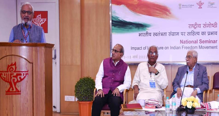 स्वाधीनता ही साहित्य का आधार और स्वप्न है-विश्वनाथ प्रसाद तिवारी स्वाधीनता ही साहित्य का आधार और स्वप्न है-विश्वनाथ प्रसाद तिवारी